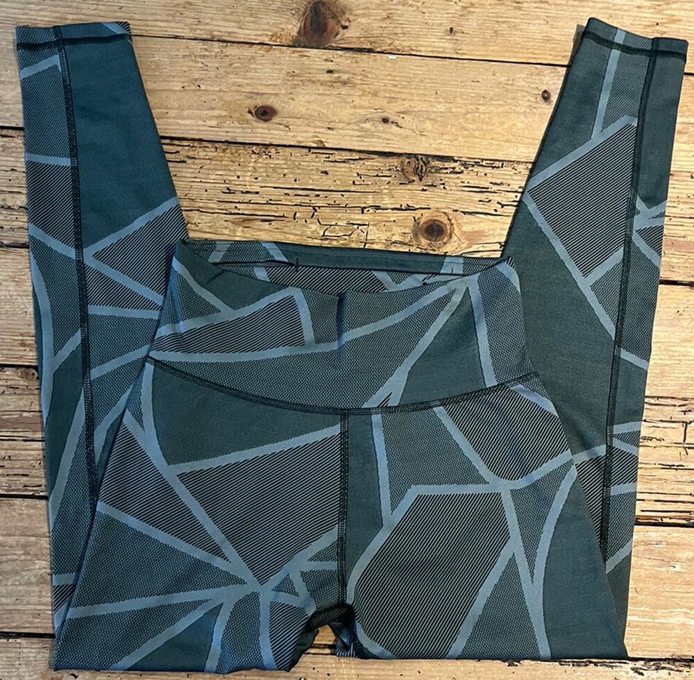 Adidas Womens Size M Grey Pattern High Rise Leggings NWOT